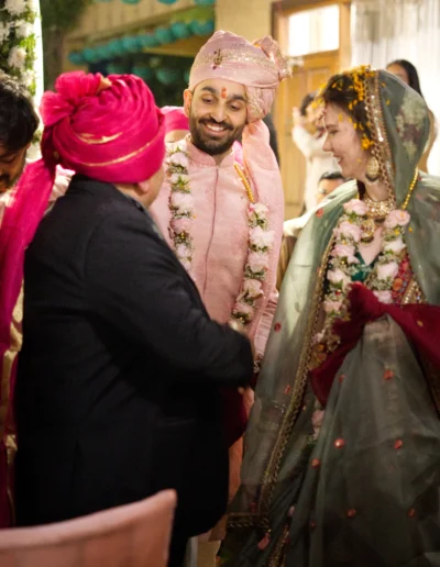 Bild von der Hochzeit von Alicia und Aarush in Manali, Indien. Hochzeitsfotografie, Portfolio von David Schröder digitales Marketing.